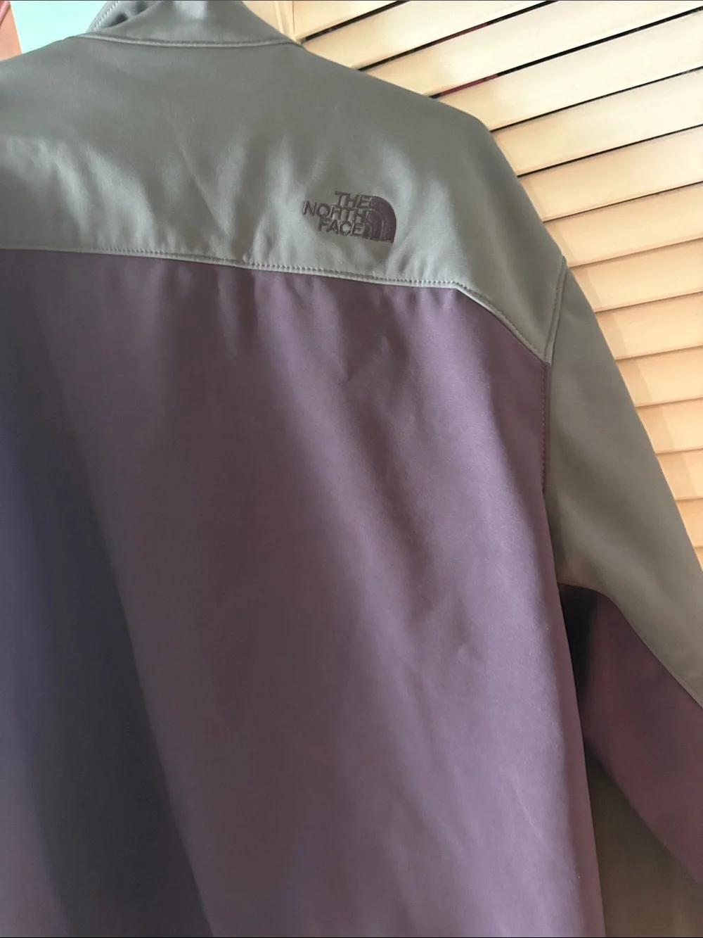 The North Face Men's Two-Tone Purple and Light Gray Softshell Jacket XXL